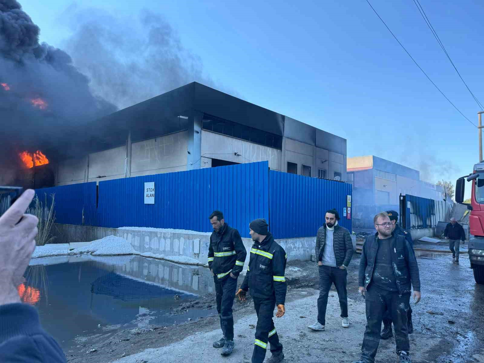 torbalida geri donusum fabrikasinda yangin 2 vhevr2NG