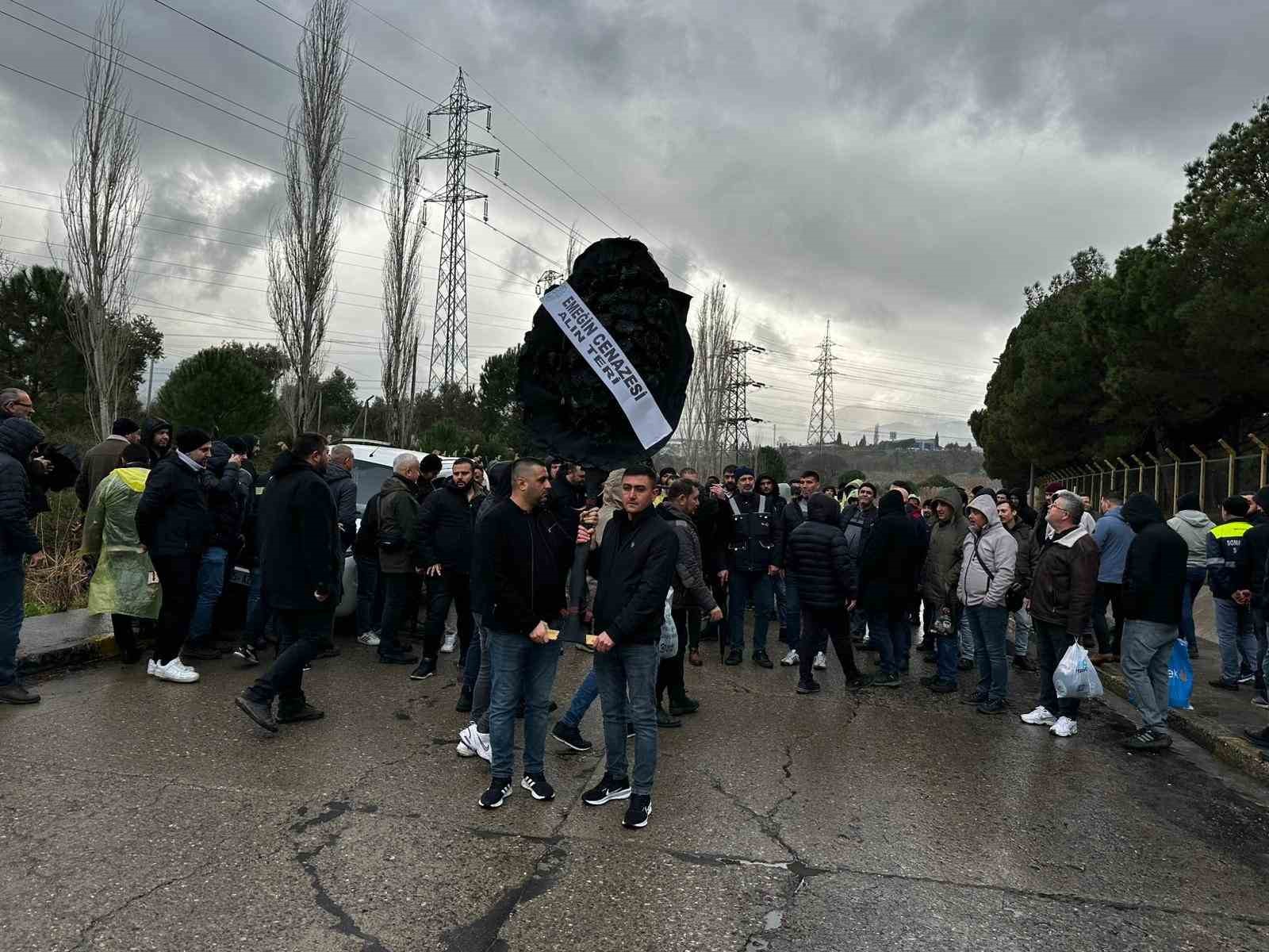 torkuya siyah tabutlu eylem 1 EwpAeHph