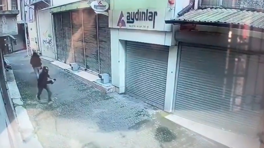 tornavidali kar maskeli gaspci kamerada 2 ELW9XT7U