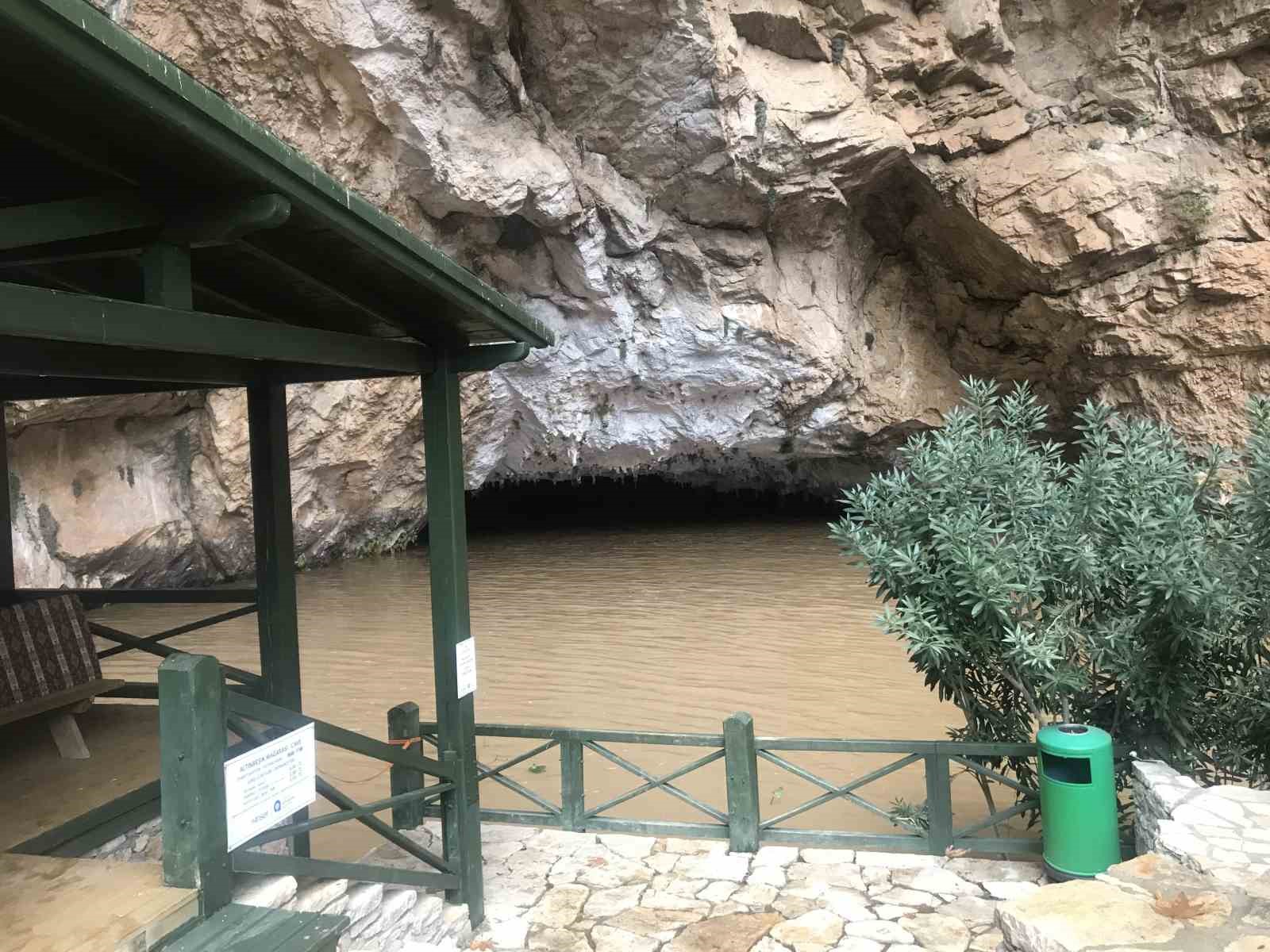 toroslarda yagis bereketi kuruyan uzumdere irmagini yeniden canlandirdi selaleler costu 5 UaAV6M3m