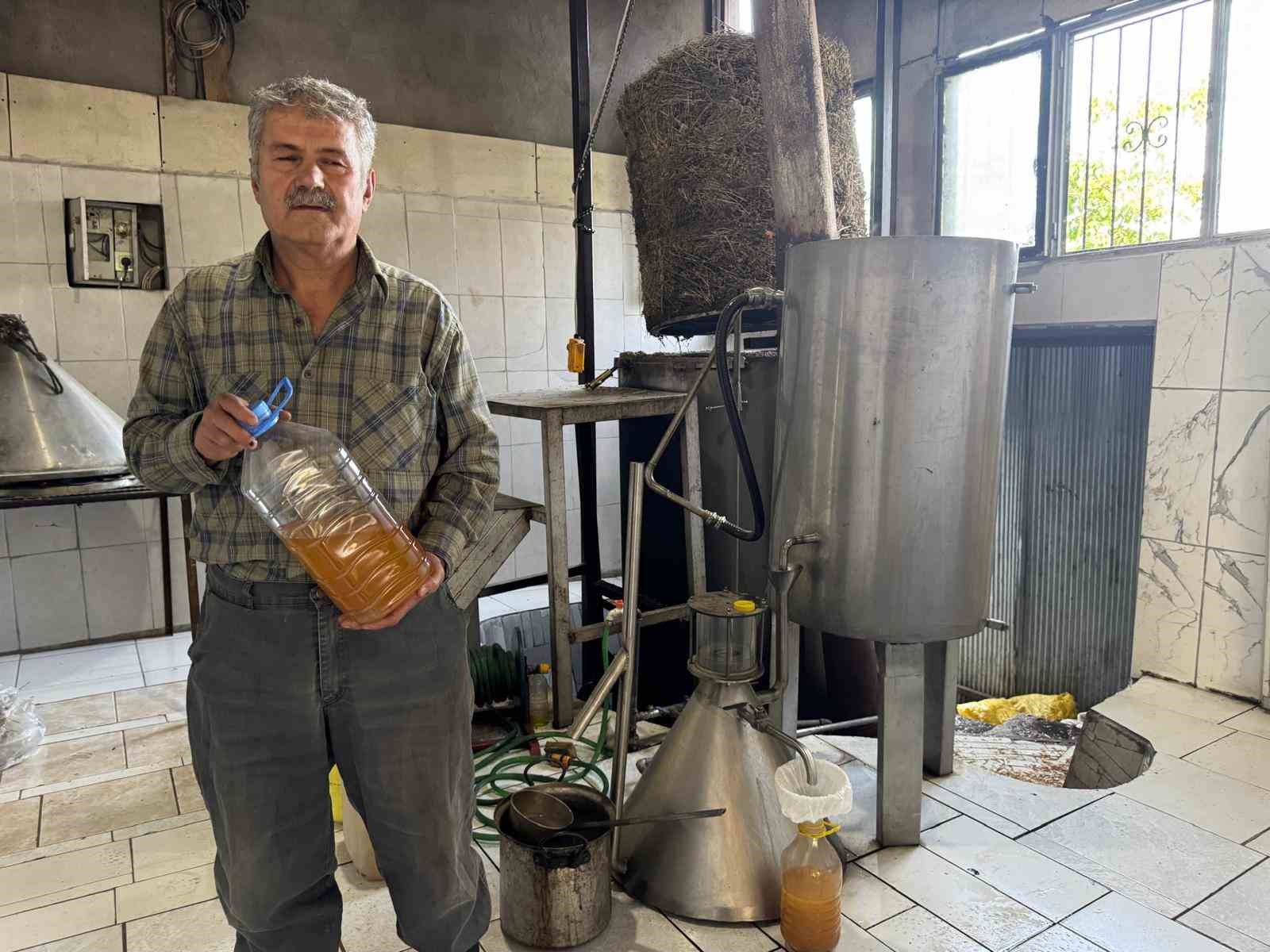 Toroslar’da yetişen 31 farklı bitkinin yağını çıkartıp ülkenin dört bir yanına gönderiyor 5 toroslarda yetisen 31 farkli bitkinin yagini cikartip ulkenin dort bir yanina gonderiyor 1 n9X7b7zm