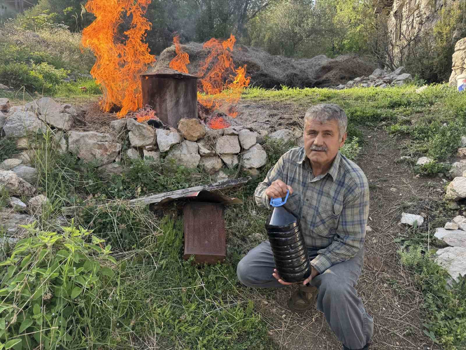 Toroslar’da yetişen 31 farklı bitkinin yağını çıkartıp ülkenin dört bir yanına gönderiyor 12 toroslarda yetisen 31 farkli bitkinin yagini cikartip ulkenin dort bir yanina gonderiyor 8