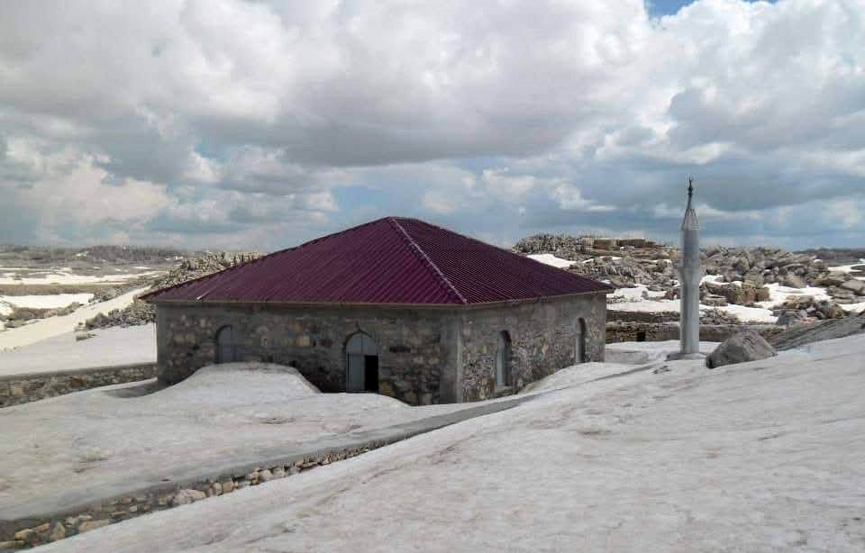 toroslarin zirvesinde 741 yillik cami kar altinda kaldi 1 bAedn8yp
