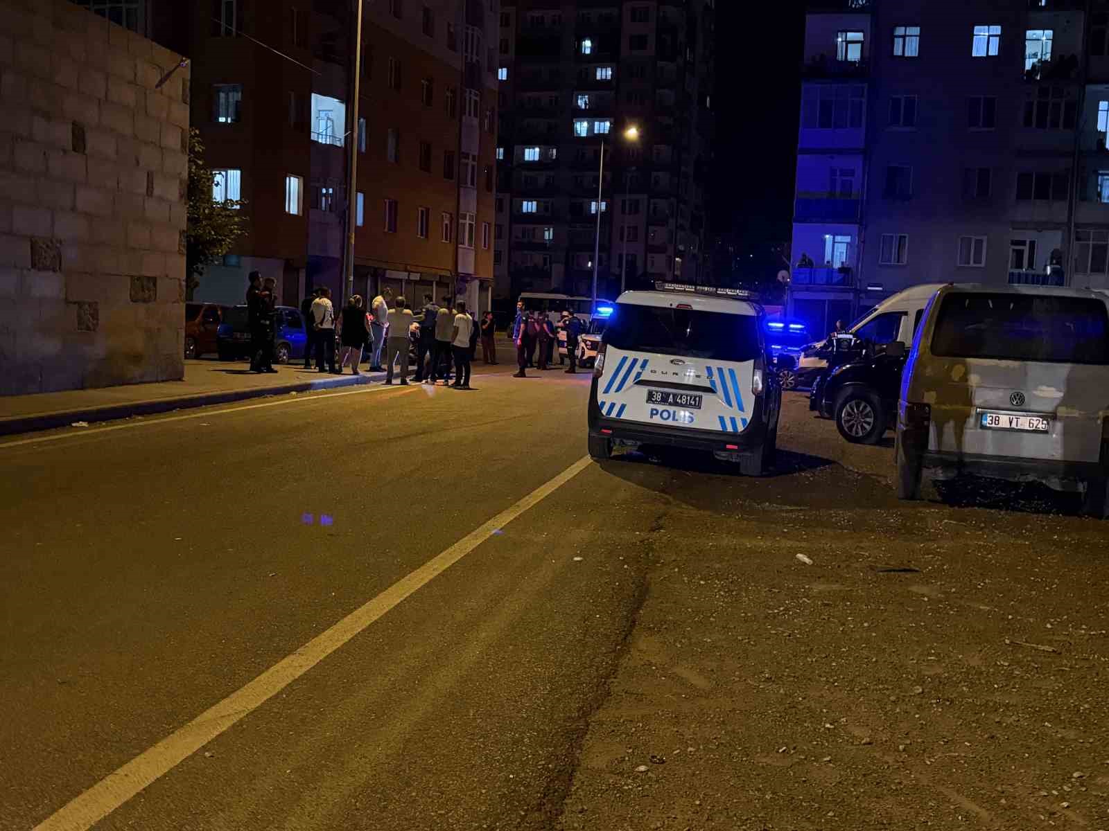 torpil patlatma kavgasinda sopa ve satir kullanildi 3 yarali 2 PWK6QTCQ
