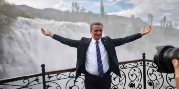 tortum-selalesi-costu-vali-barus-hayran-kaldi-L1bdvUwI.jpg