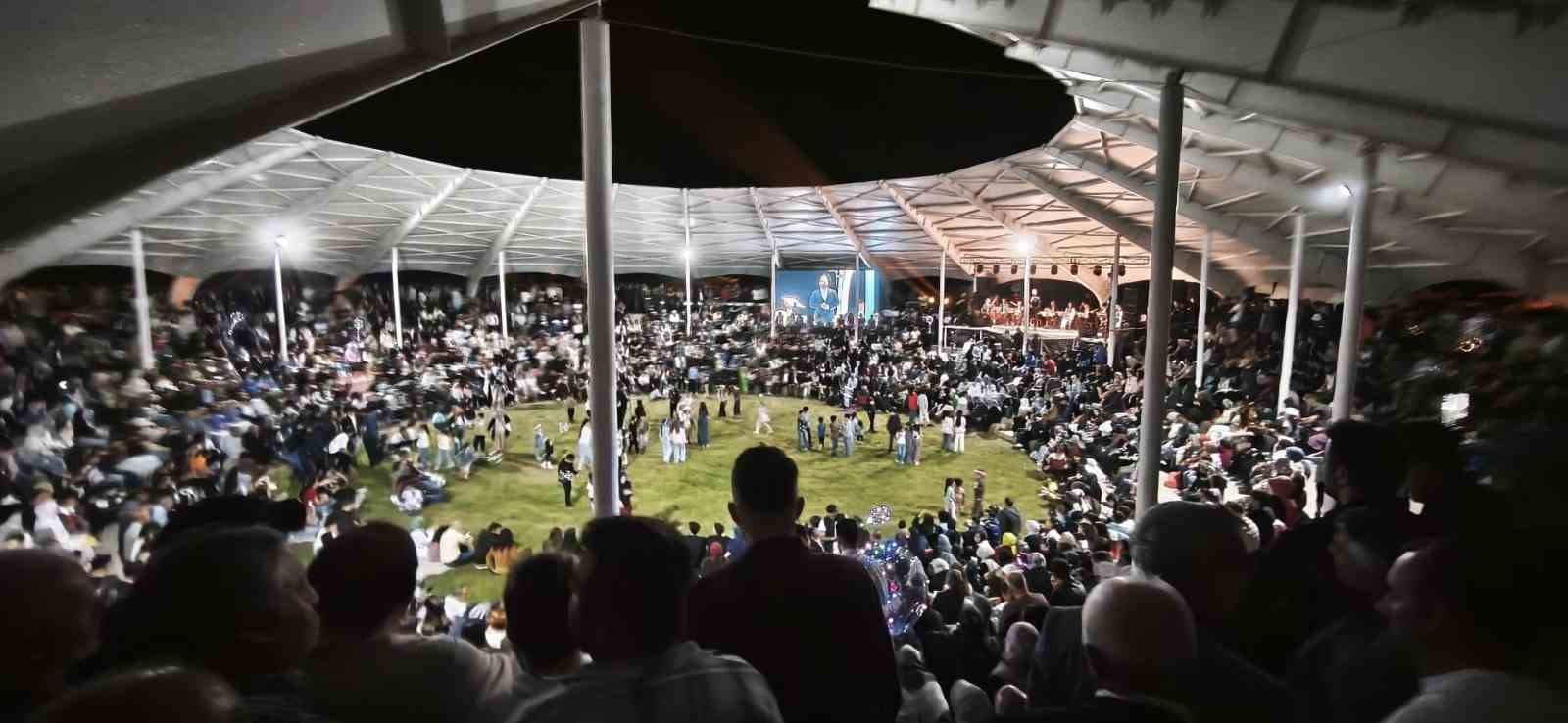 Tortum Şelalesi Festivali’nde renkli ve coşkulu anlar yaşandı 6 tortum selalesi festivalinde renkli ve coskulu anlar yasandi 2 lkpPDutq