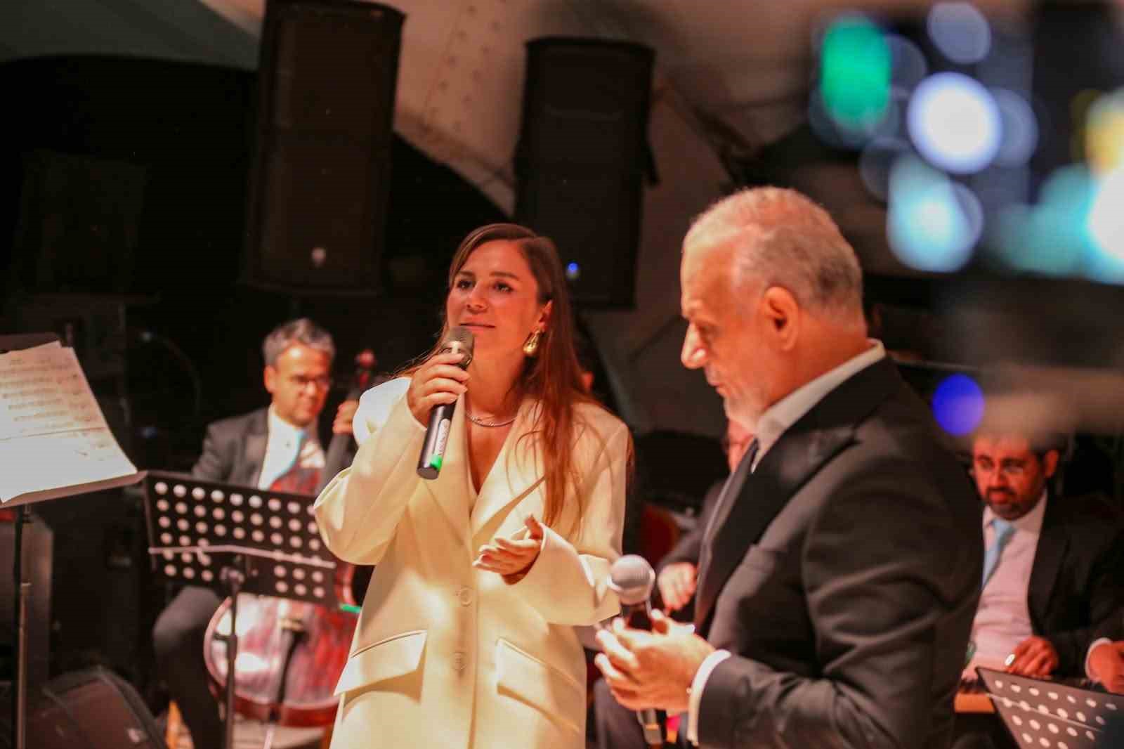 Tortum Şelalesi Festivali’nde renkli ve coşkulu anlar yaşandı 8 tortum selalesi festivalinde renkli ve coskulu anlar yasandi 4 OcFX9mmT
