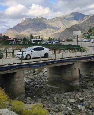 tortum-selalesi-girisindeki-kopru-tehlike-saciyor-Ua6JQ4wT.jpg
