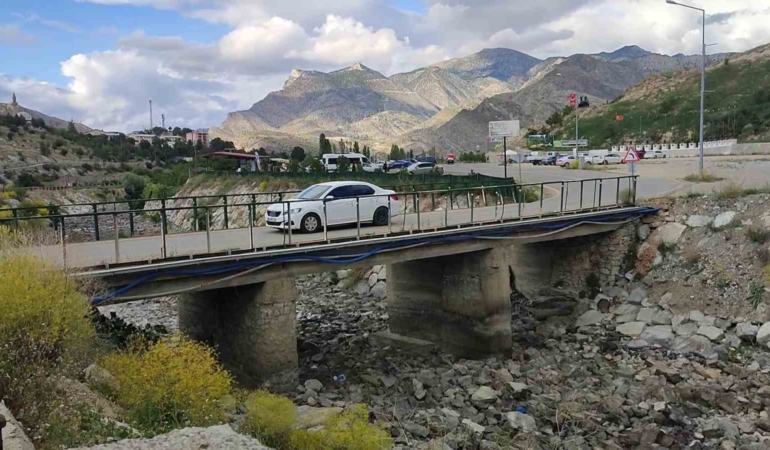 tortum-selalesi-girisindeki-kopru-tehlike-saciyor-Ua6JQ4wT.jpg