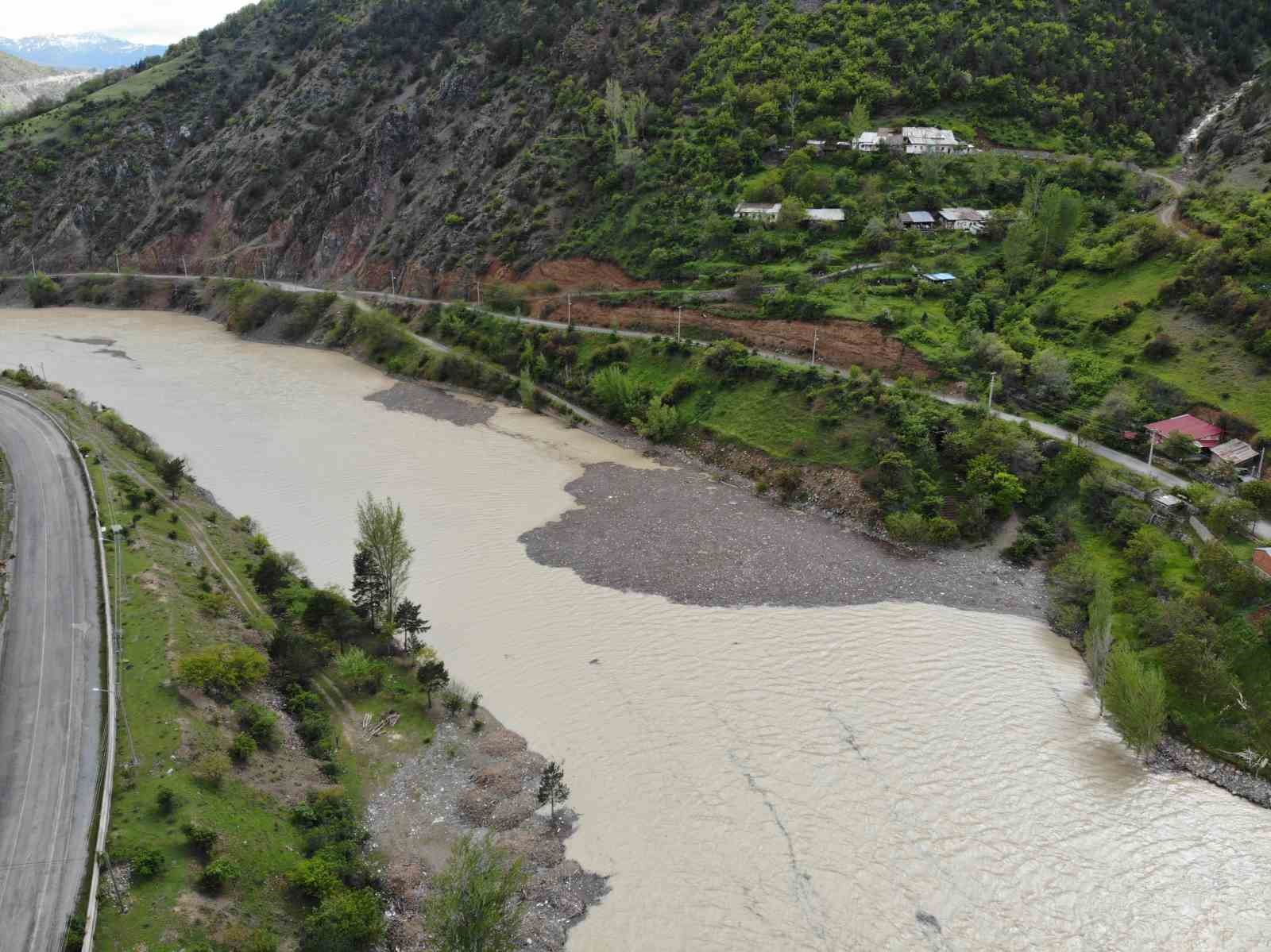 torul baraj golunde cop adalari olustu mahalle sakinleri cozum bekliyor 0 D7JfbTAf