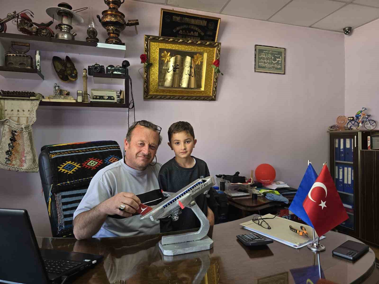 torun sevgisi sayesinde urettigi maketler ilgi odagi oldu 0 By6Z4wDA