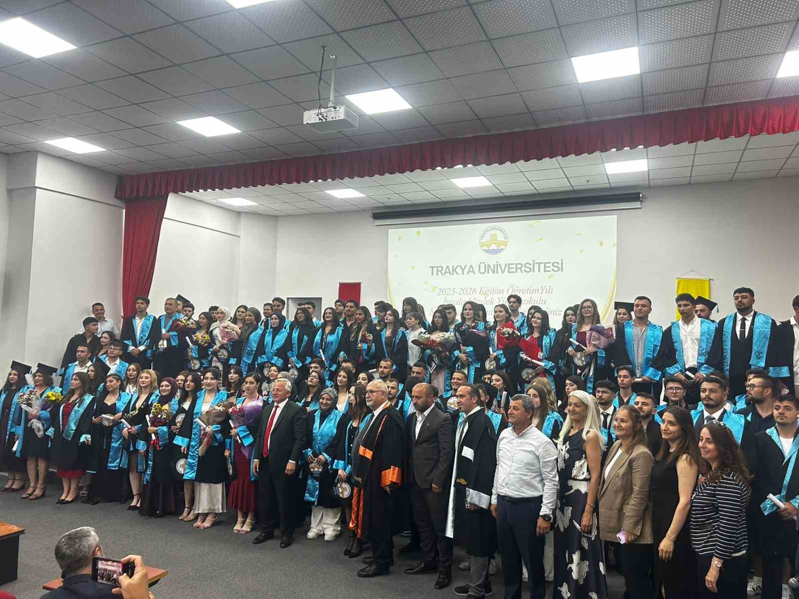 torun yasindaki ogrencilerle ayni siralari paylasti 62 yasinda mezun oldu 1 khOHa7XT