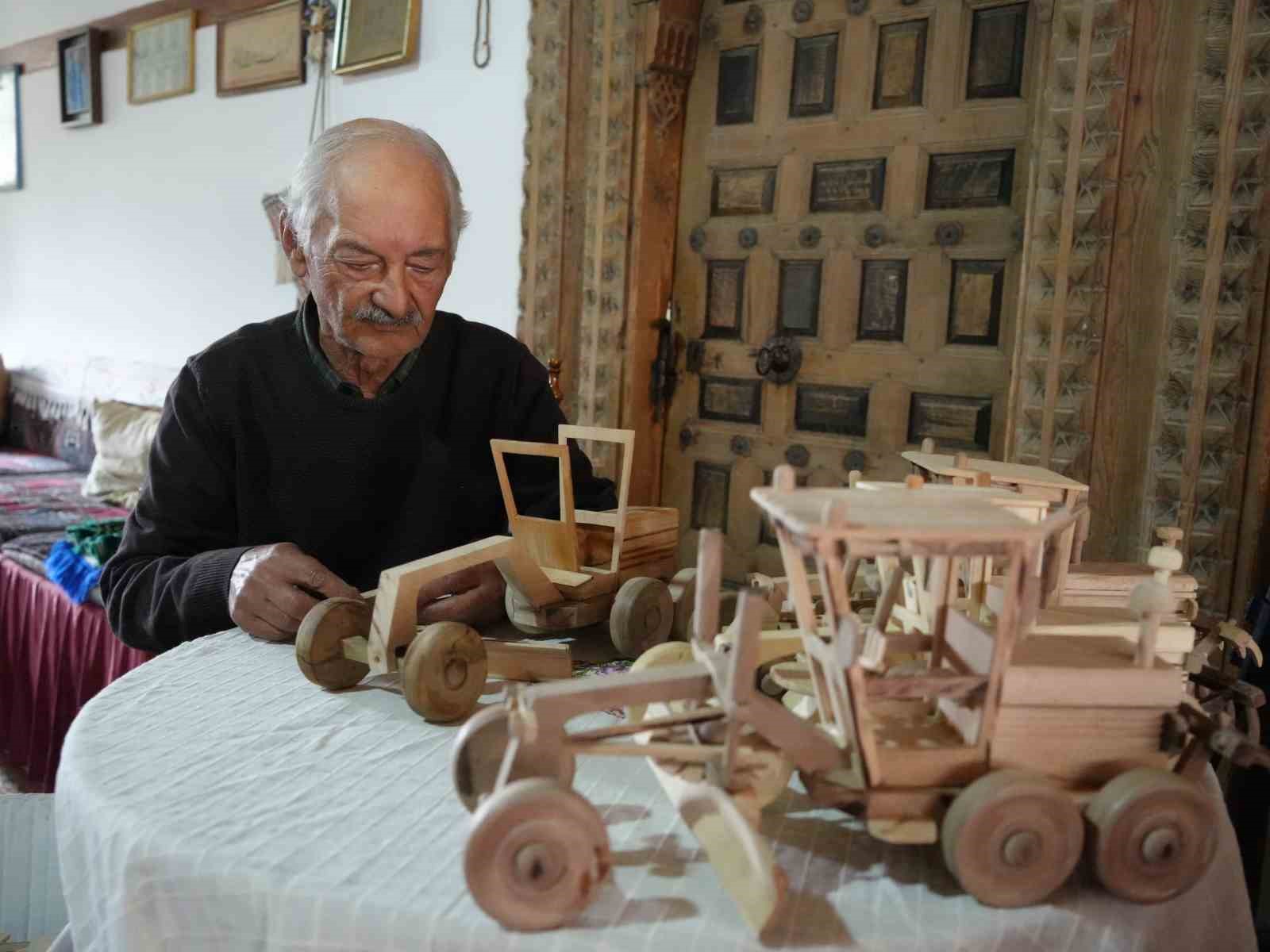 Torununa yaptığı ahşap oyuncak büyüklerin gözdesi oldu, şimdi taleplere yetişemiyor 7 torununa yaptigi ahsap oyuncak buyuklerin gozdesi oldu simdi taleplere yetisemiyor 3 8Q2QI4hs