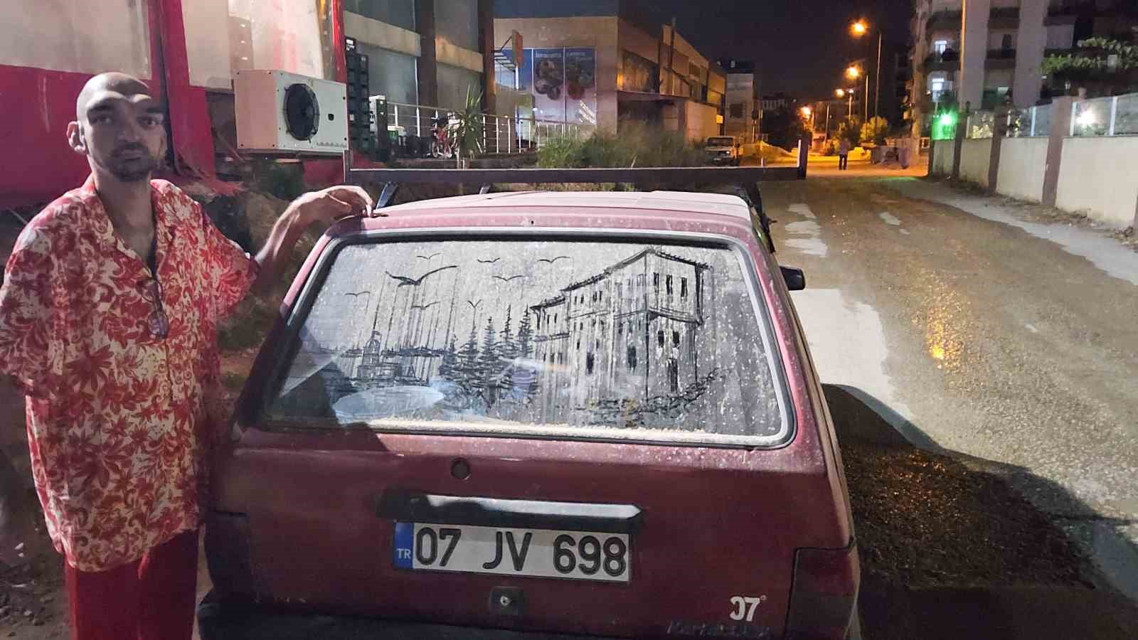 Tozlu araç görünce dayanamıyor, camları sanat eserine dönüştürüyor 4 tozlu arac gorunce dayanamiyor camlari sanat eserine donusturuyor 0 Z1gXfeZP