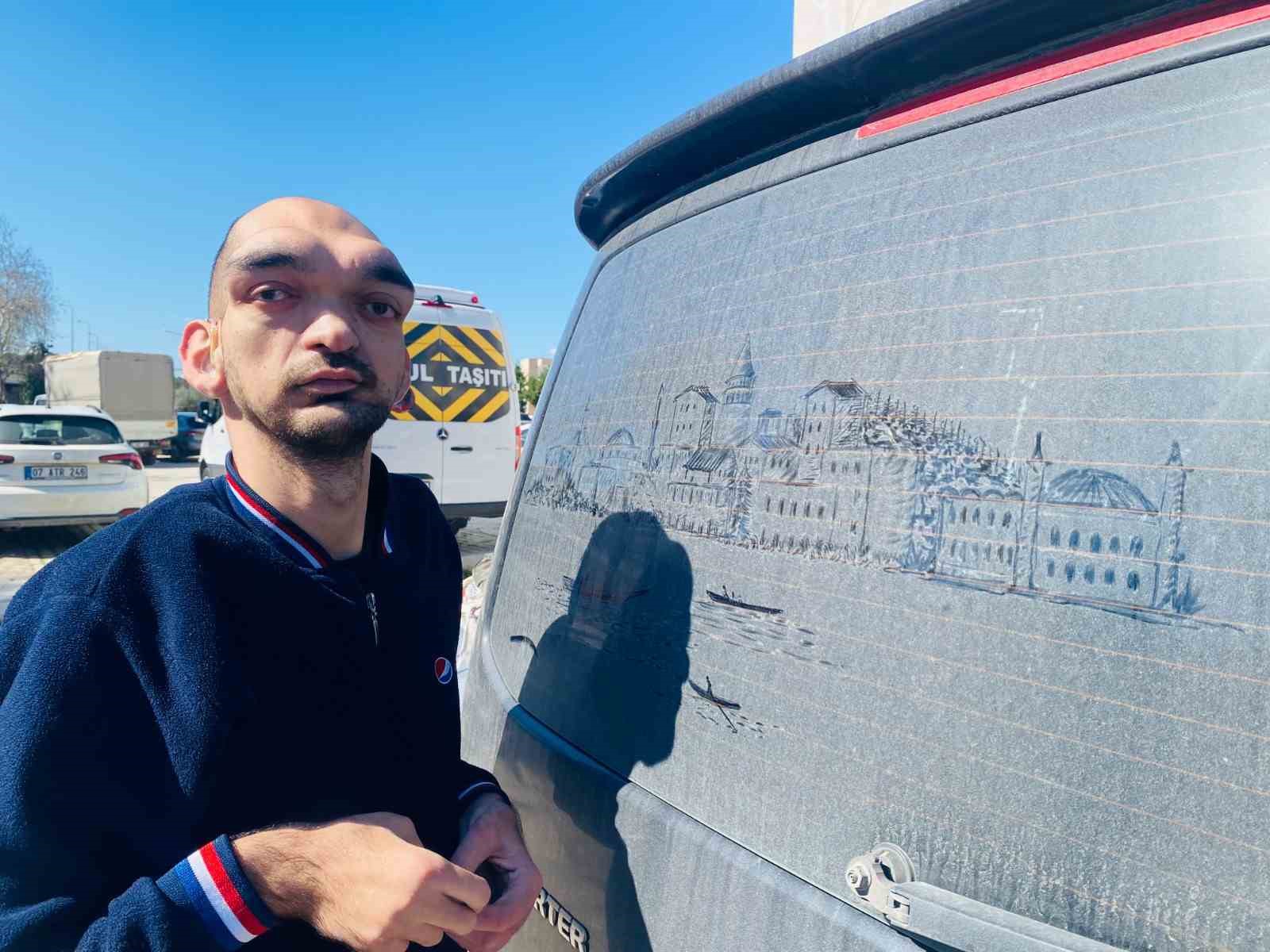 Tozlu araç görünce dayanamıyor, camları sanat eserine dönüştürüyor 7 tozlu arac gorunce dayanamiyor camlari sanat eserine donusturuyor 3