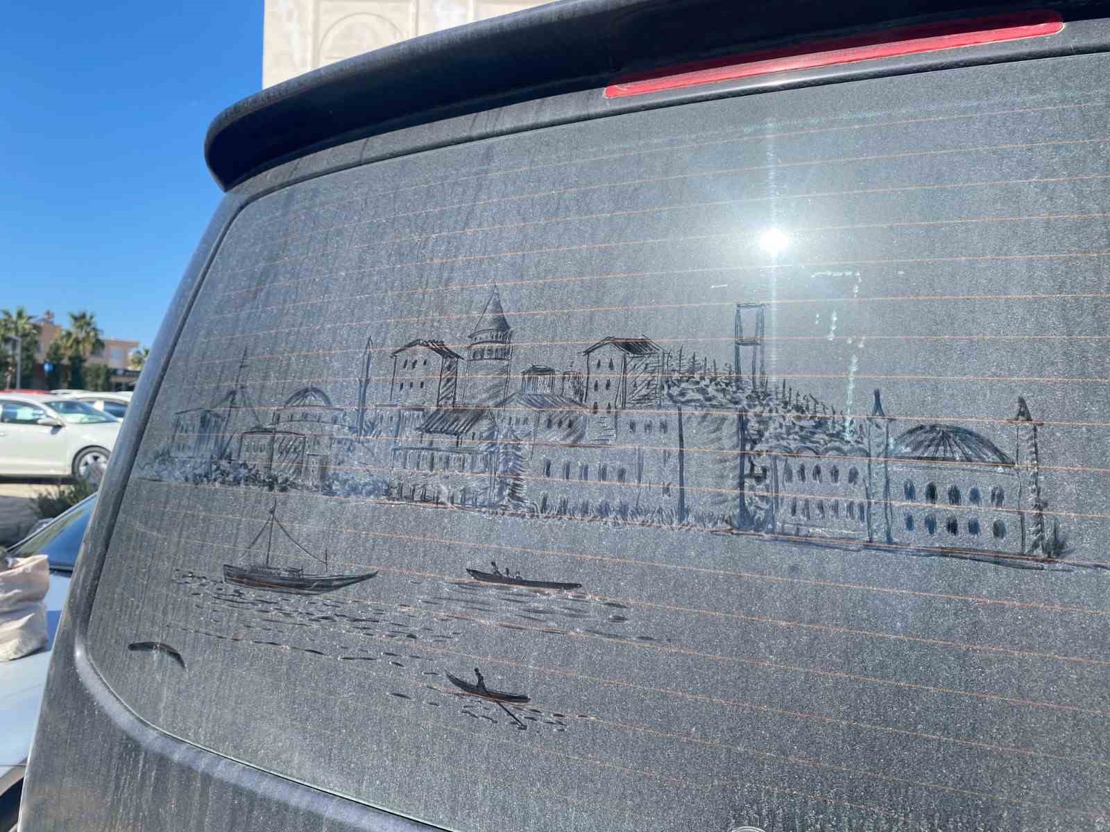 Tozlu araç görünce dayanamıyor, camları sanat eserine dönüştürüyor 8 tozlu arac gorunce dayanamiyor camlari sanat eserine donusturuyor 4 z4ZMTFee