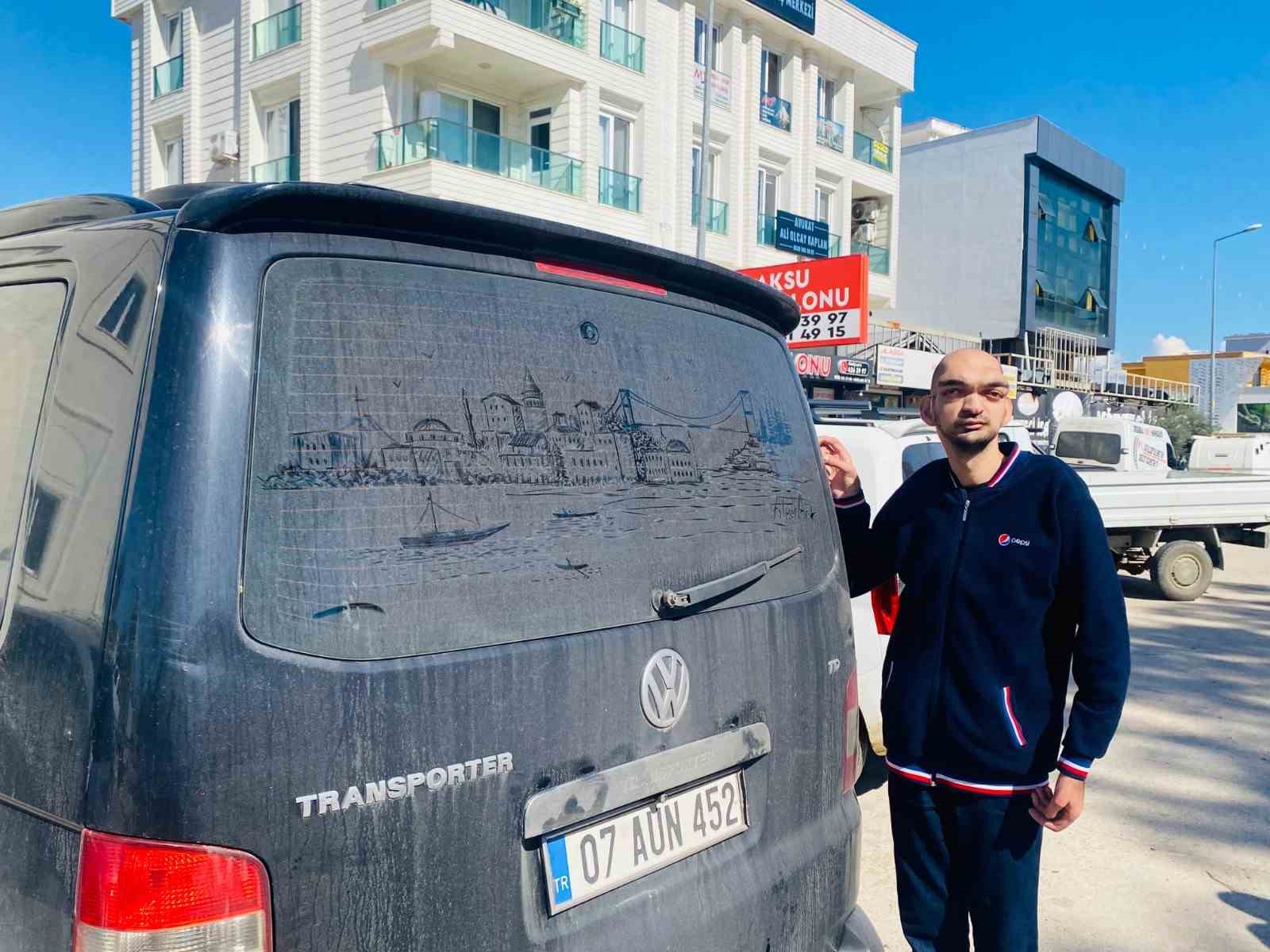 Tozlu araç görünce dayanamıyor, camları sanat eserine dönüştürüyor 9 tozlu arac gorunce dayanamiyor camlari sanat eserine donusturuyor 5 OZ23eeFW