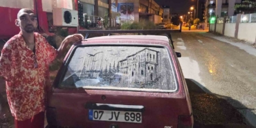 tozlu-arac-gorunce-dayanamiyor-camlari-sanat-eserine-donusturuyor-VzL41XXg.jpg