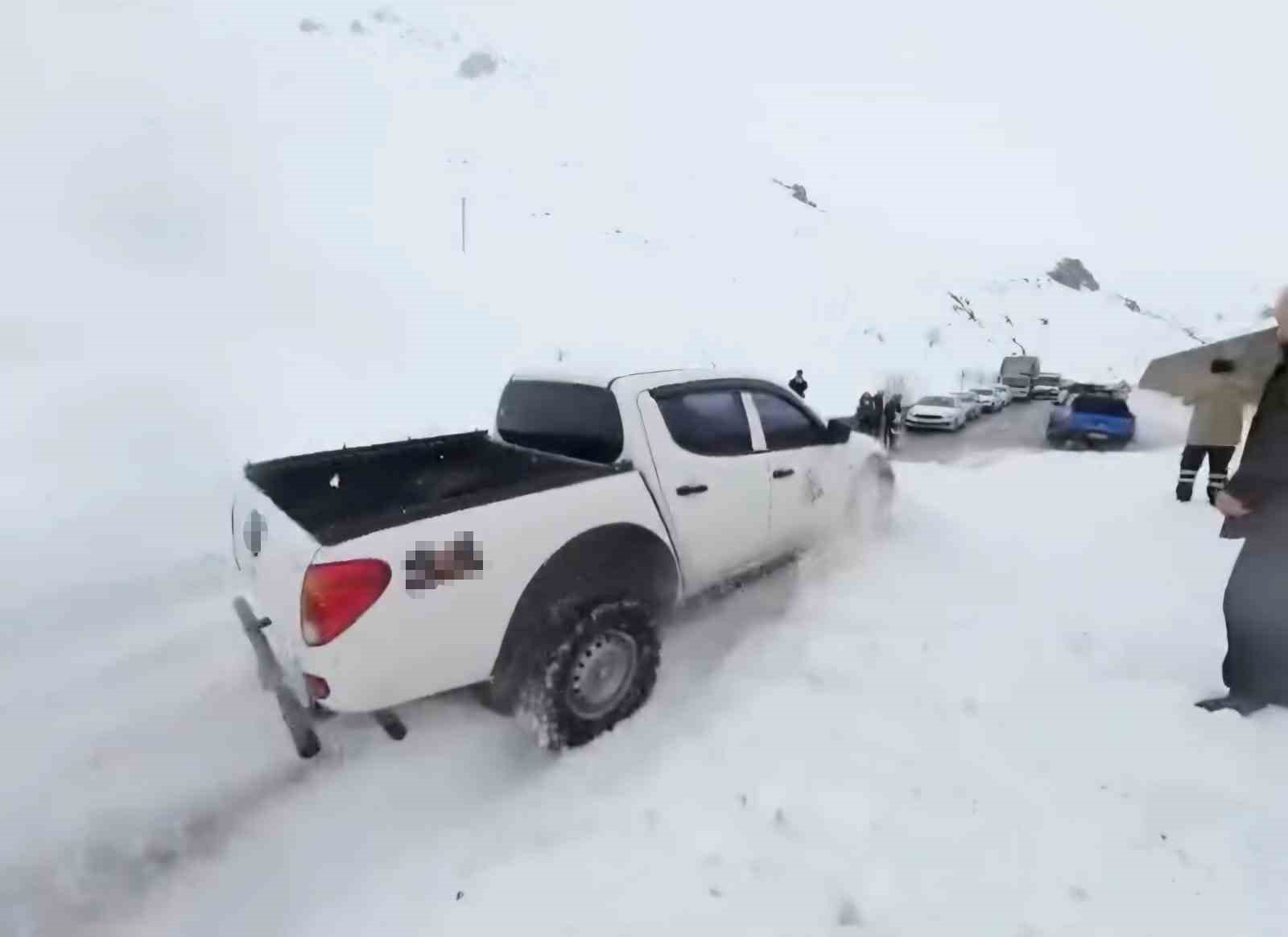 trabzon bayburt karayolundaki ciga ilk mudahale off road araclariyla yapildi 0 Hcav86OR
