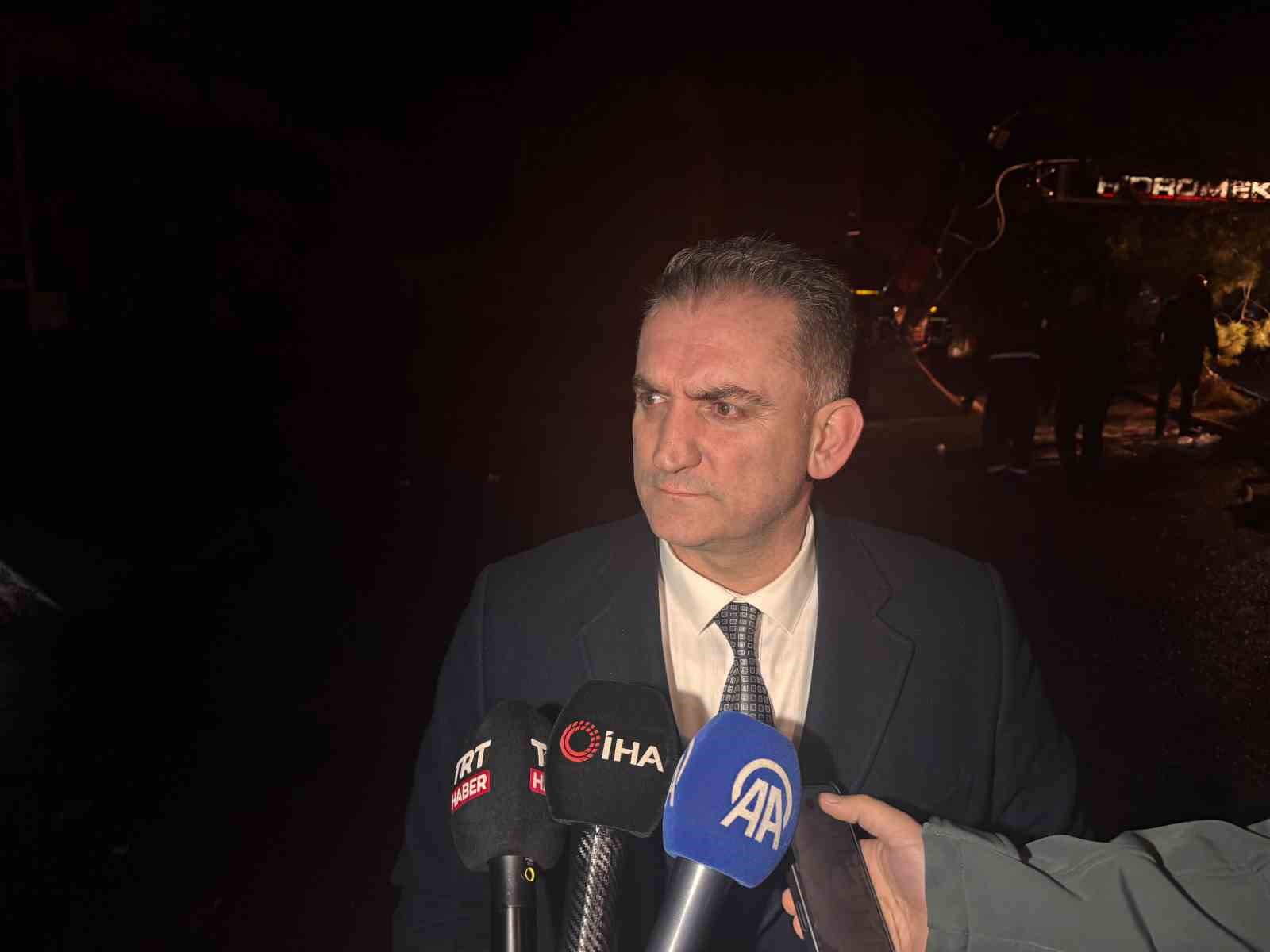trabzon buyuksehir belediyesi itfaiye daire baskani ozturk yanginin yuzde 90lik kismini kontrol altina aldik RpPEkieJ