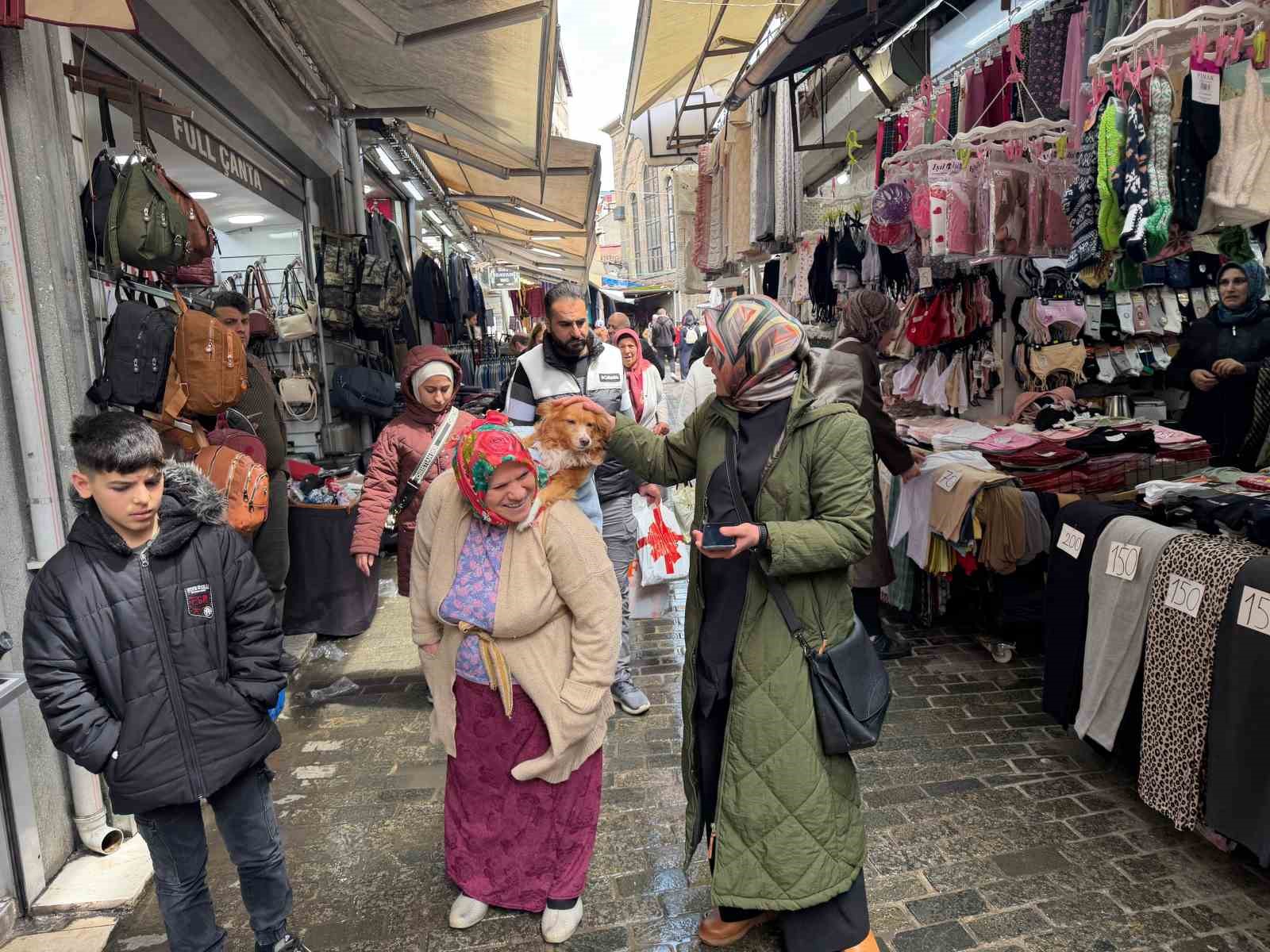 trabzon sokaklarinin en sira disi gezintisi 6 gA83Qw3f