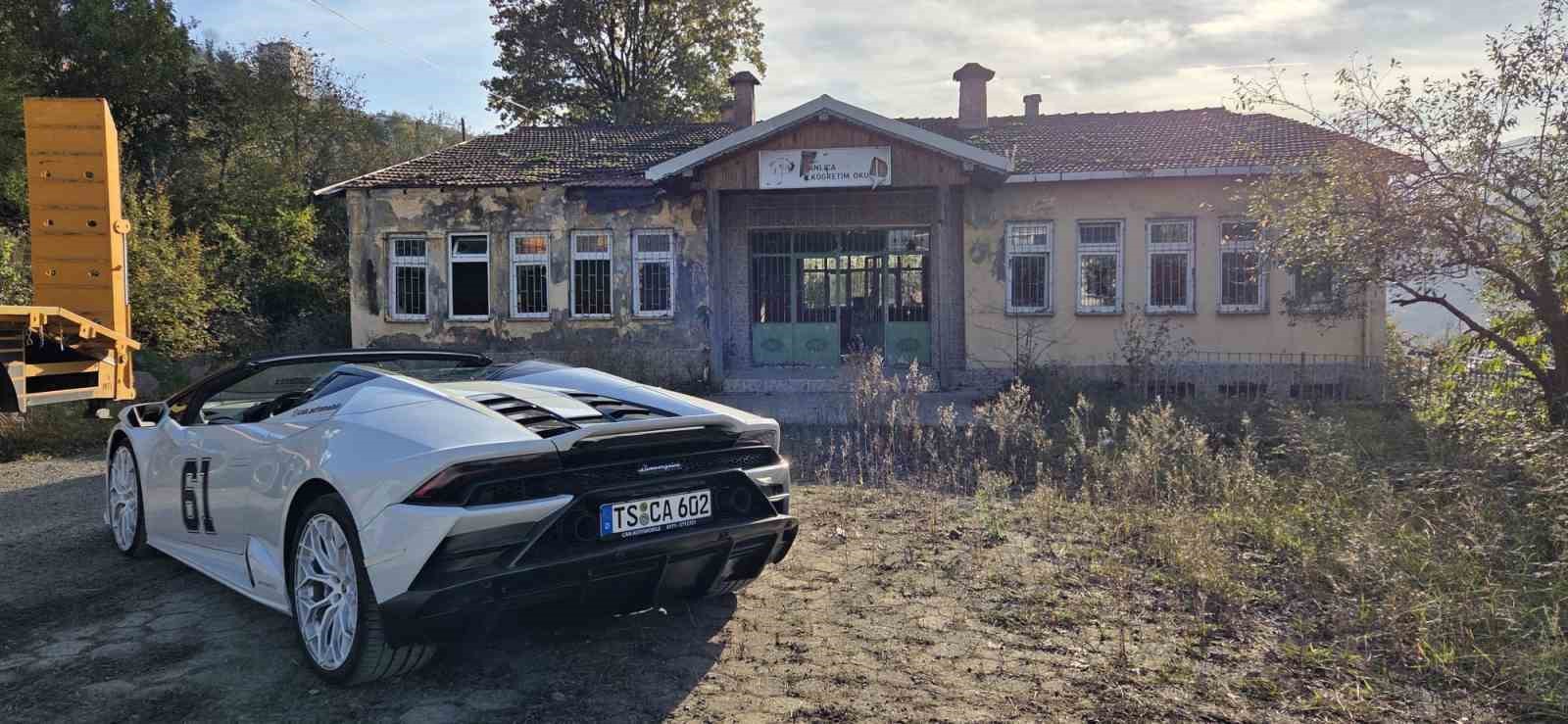 trabzona lamborghini ile geldi koy yollarinda ilgi odagi oldu 1