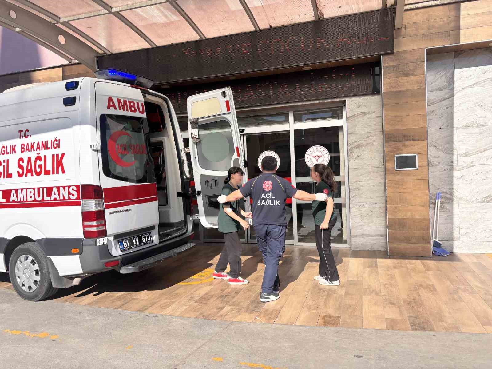 Trabzon’da 12 ortaokul öğrencisi zehirlenme şüphesiyle hastaneye kaldırıldı 7 trabzonda 12 ortaokul ogrencisi zehirlenme suphesiyle hastaneye kaldirildi 3 ANcaMkuc