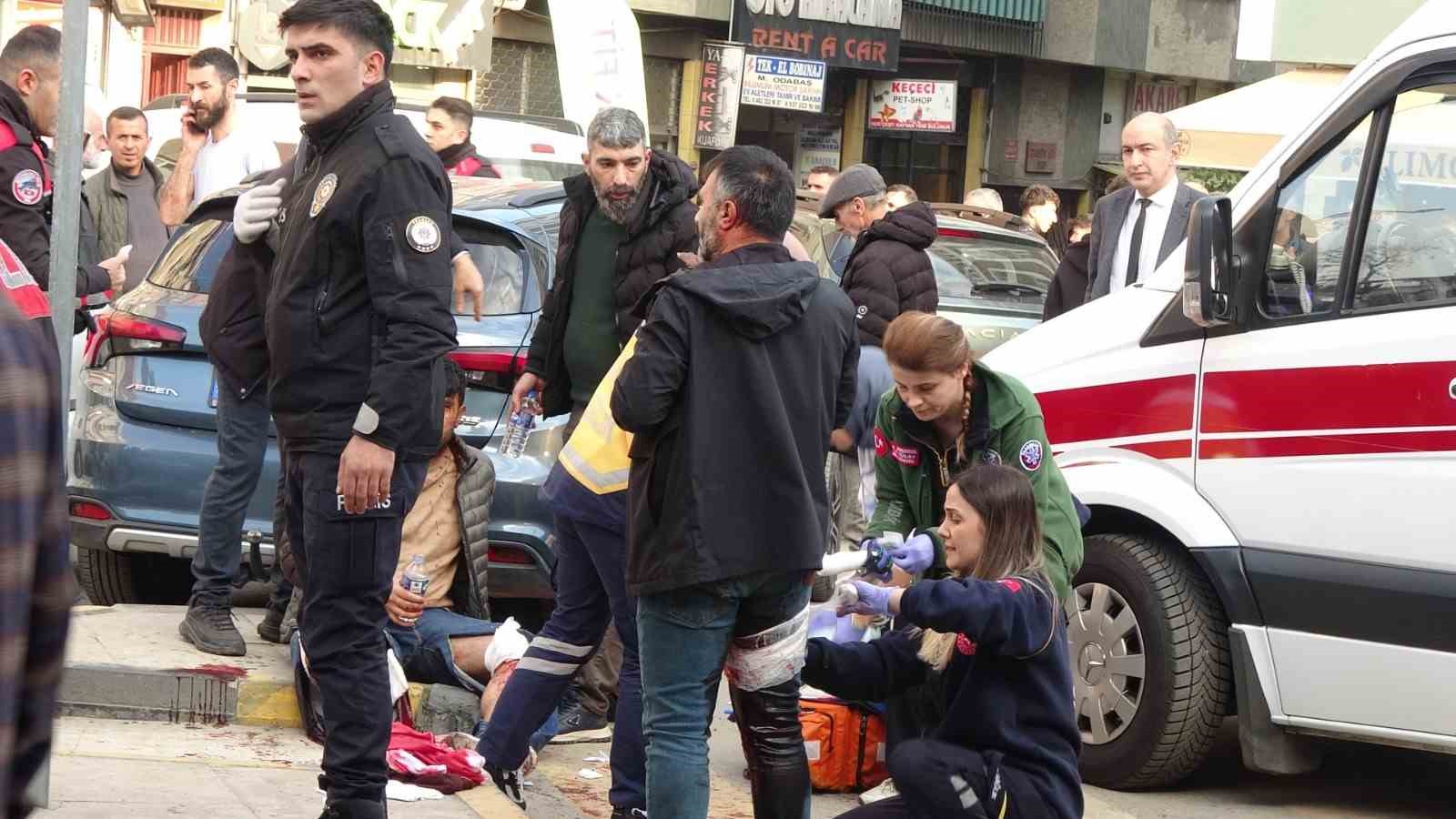 trabzonda bicakli kavga 1i agir 8 yarali 0 bNI2zliu