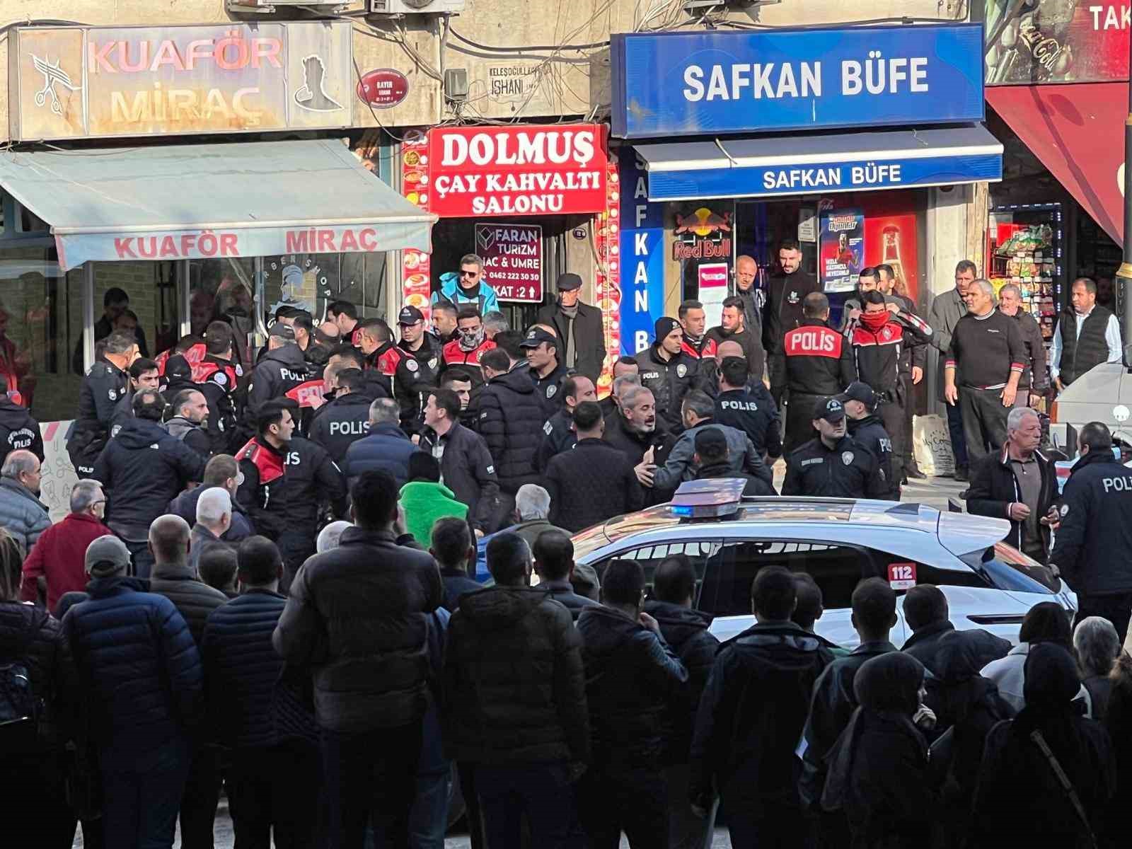trabzonda bicakli kavga 1i agir 8 yarali 4 ELGg9rmp