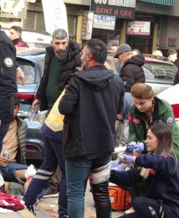trabzonda-bicakli-kavga-1i-agir-8-yarali-RffJsehf.jpg