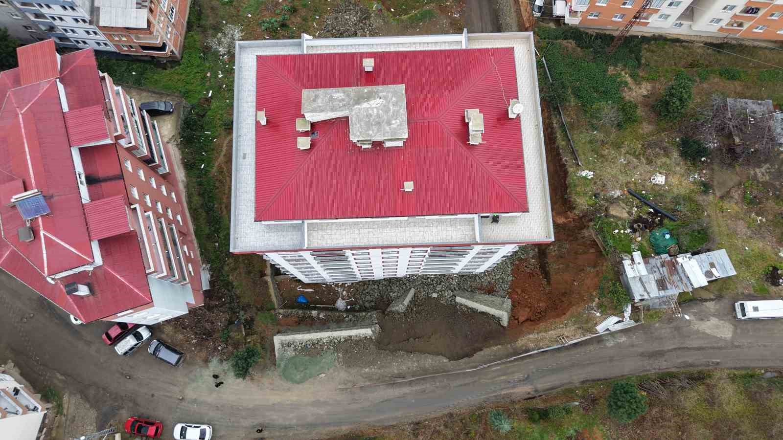 trabzonda istinat duvari coktu 9 katli bina zarar gordu 1 SImW35kV