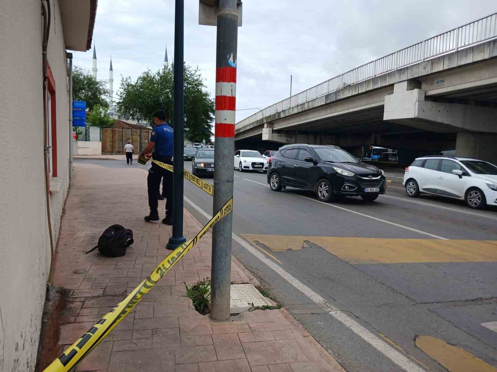 Trabzon’da İtfaiye Kavşağı’nda şüpheli çanta paniği 4 trabzonda itfaiye kavsaginda supheli canta panigi 0 dF6SHbl8