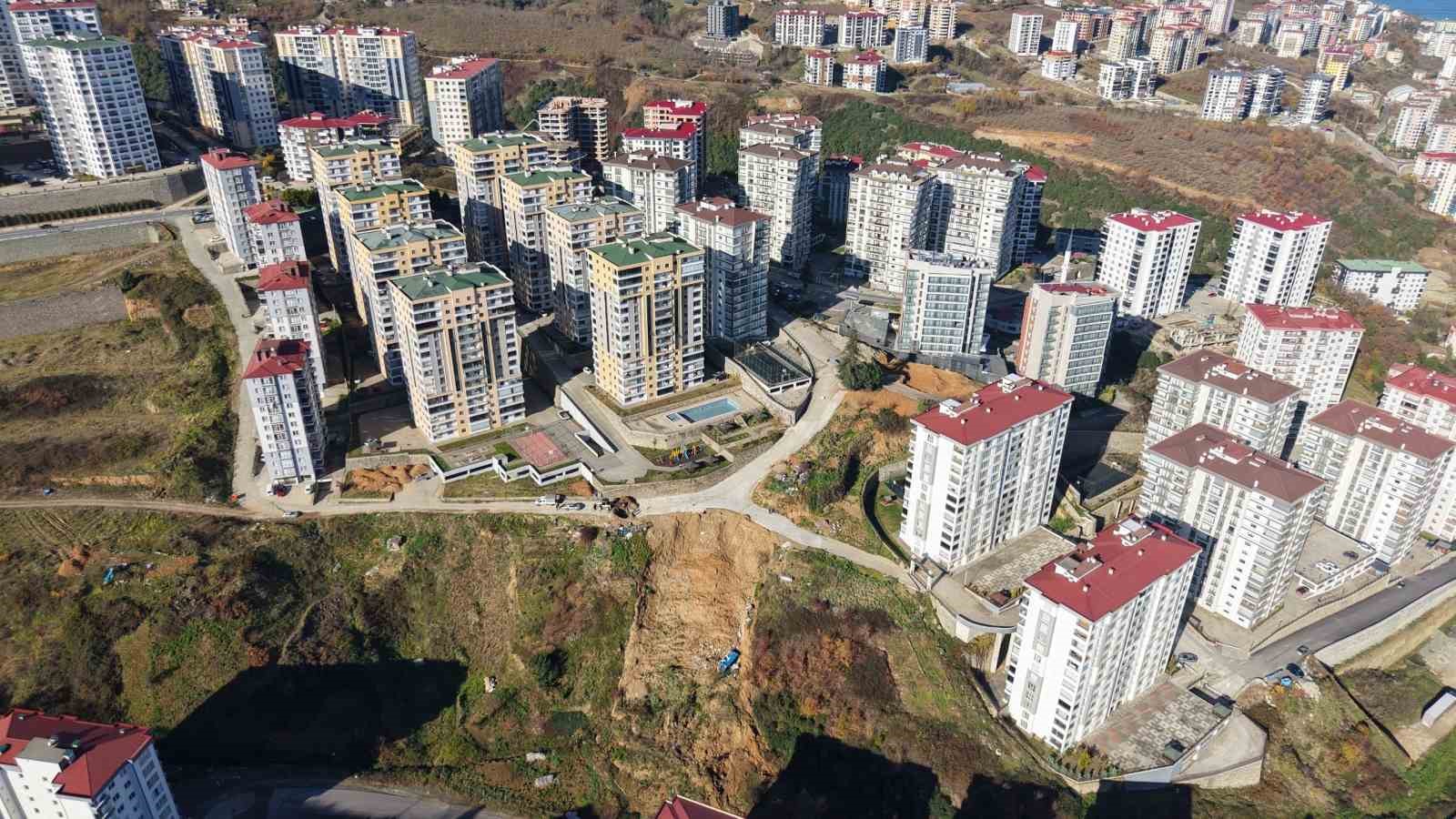 trabzonda kacak hafriyat sahasinda heyelan alarmi 4 bnY2D4Pf