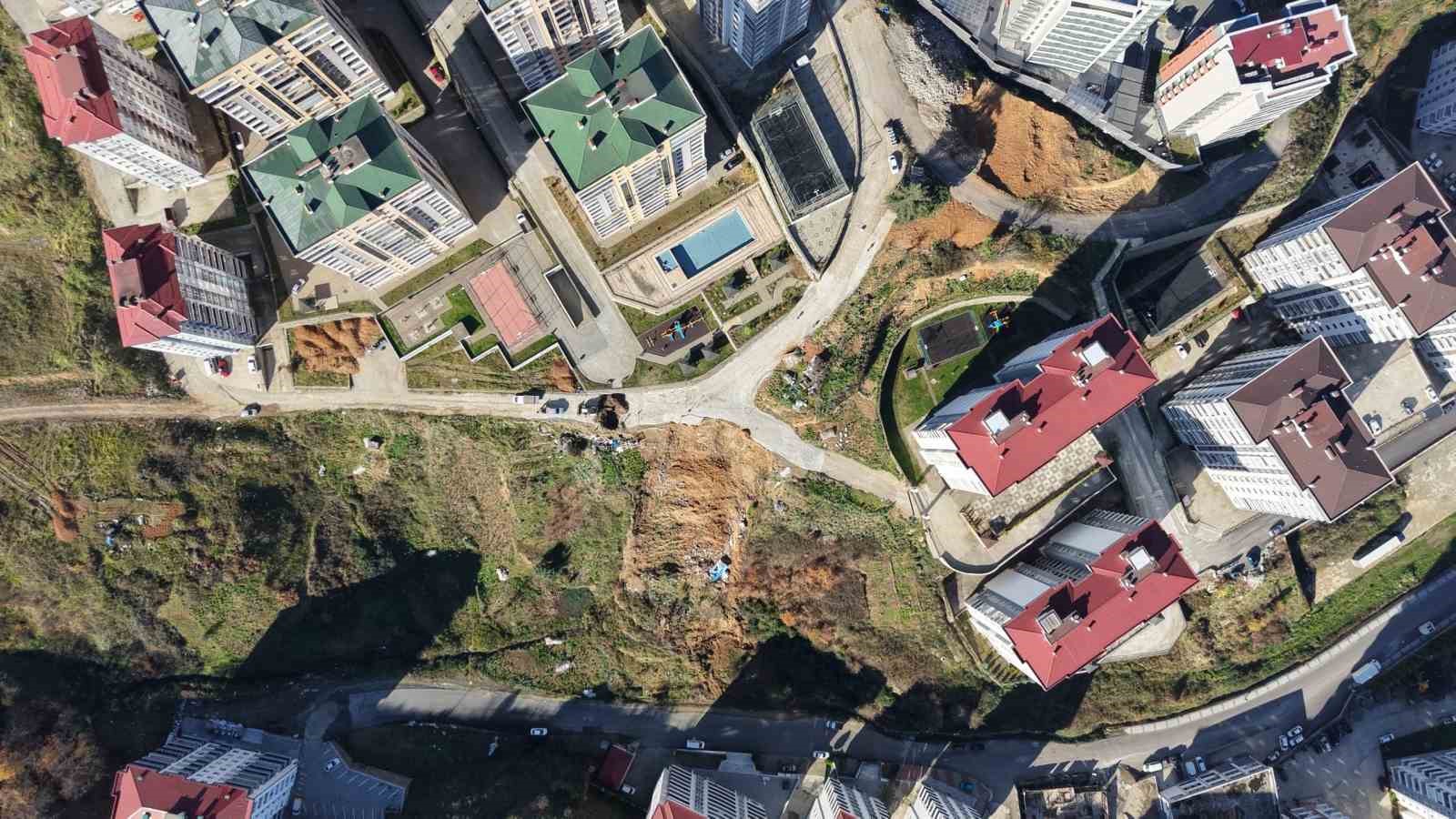 trabzonda kacak hafriyat sahasinda heyelan alarmi 7