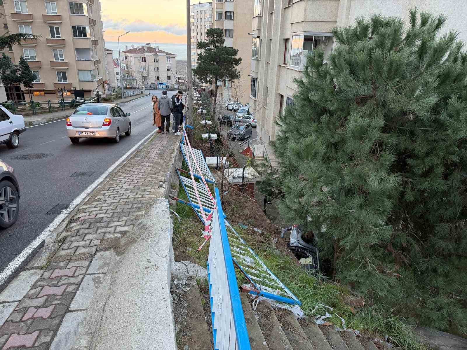 trabzonda kamyonet site bahcesine dustu 2 yarali 1 Y3mkmndt