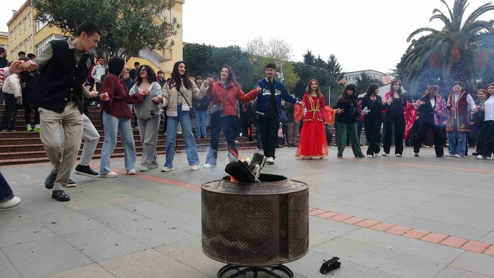 trabzonda kardeslik atesi nevruz coskusuyla yandi 9 Jia5d2nG