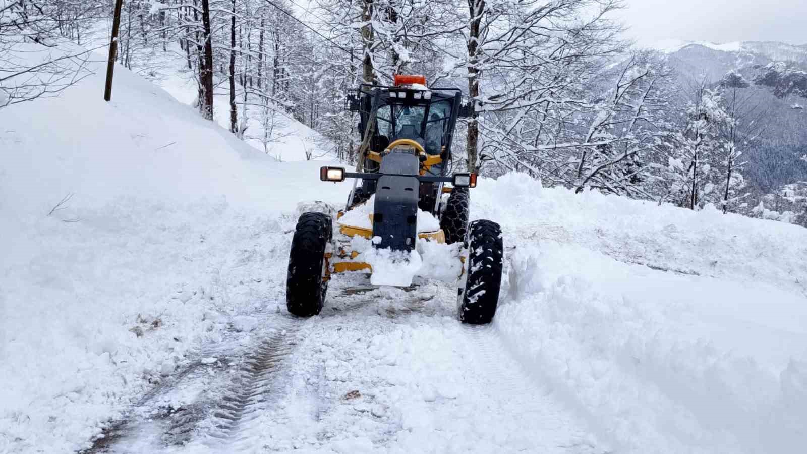 trabzonda karla mucadele suruyor 1 F4c4puDd