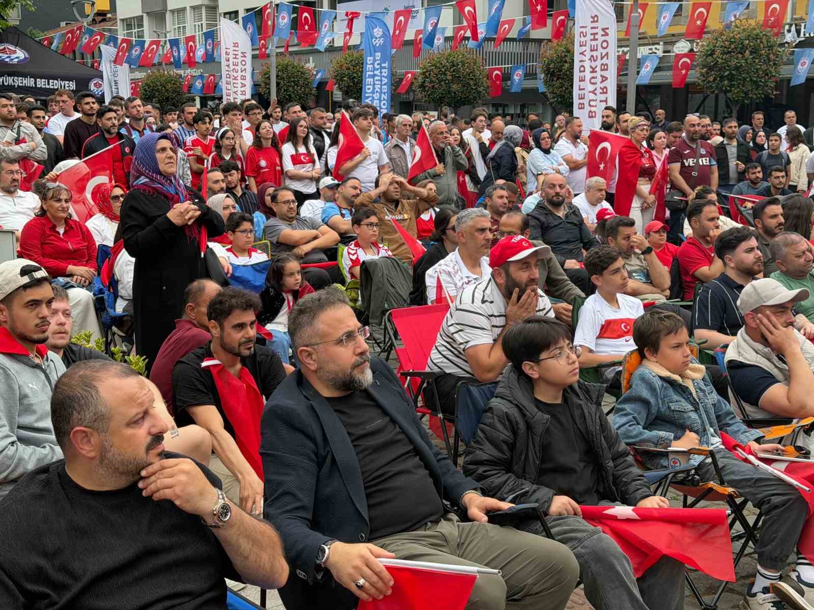 Trabzon’da milli maç heyecanı yerine hüzne bıraktı 5 trabzonda milli mac heyecani yerine huzne birakti 1