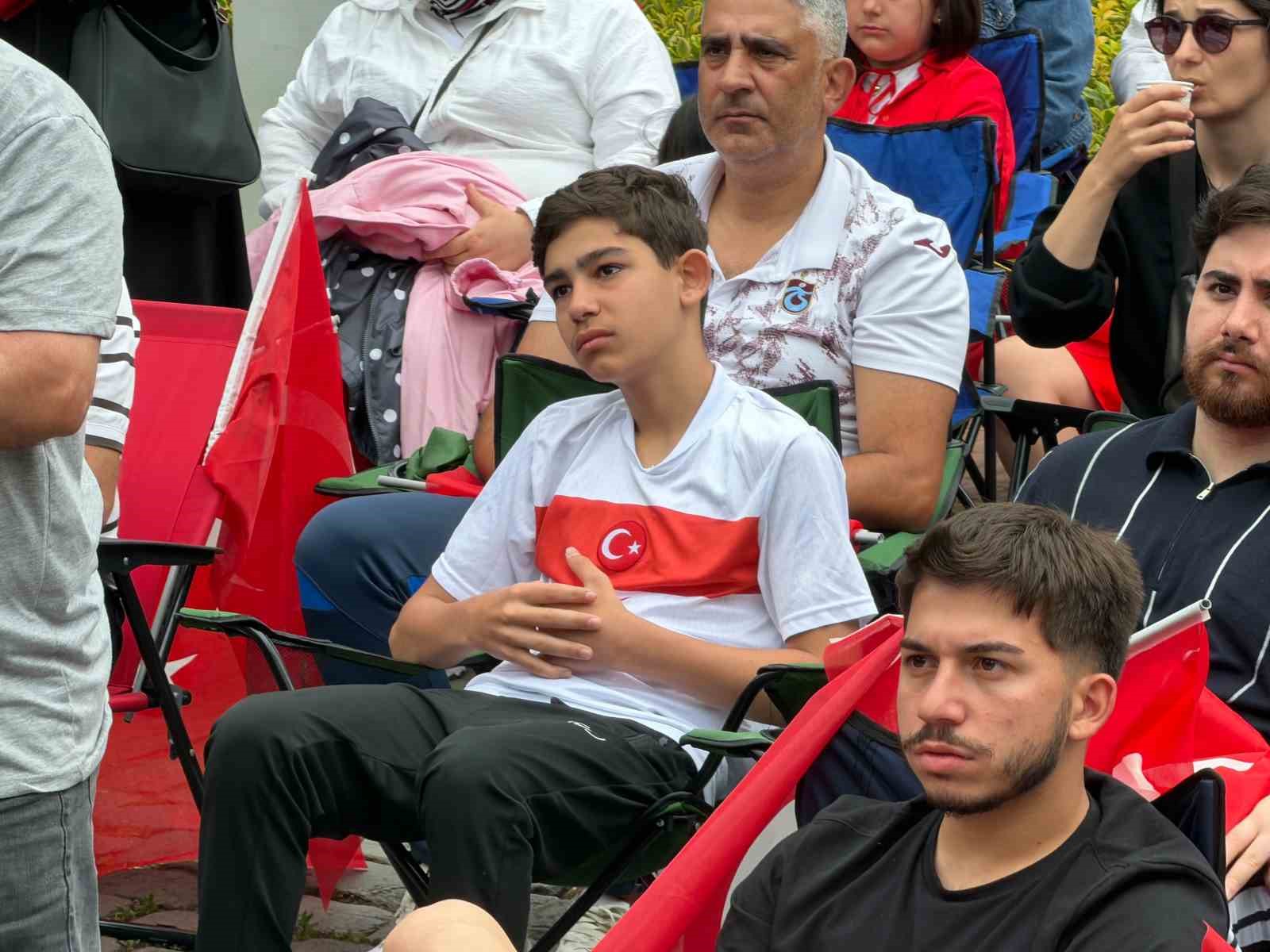 Trabzon’da milli maç heyecanı yerine hüzne bıraktı 6 trabzonda milli mac heyecani yerine huzne birakti 2 3ylJy97H