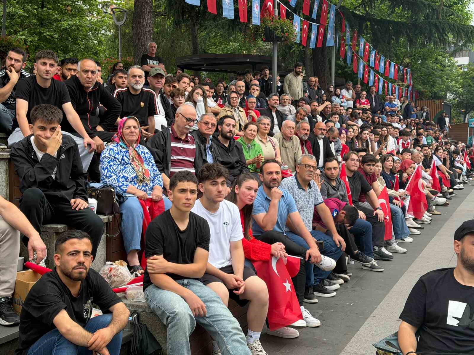 Trabzon’da milli maç heyecanı yerine hüzne bıraktı 8 trabzonda milli mac heyecani yerine huzne birakti 4 f7dGhTnW