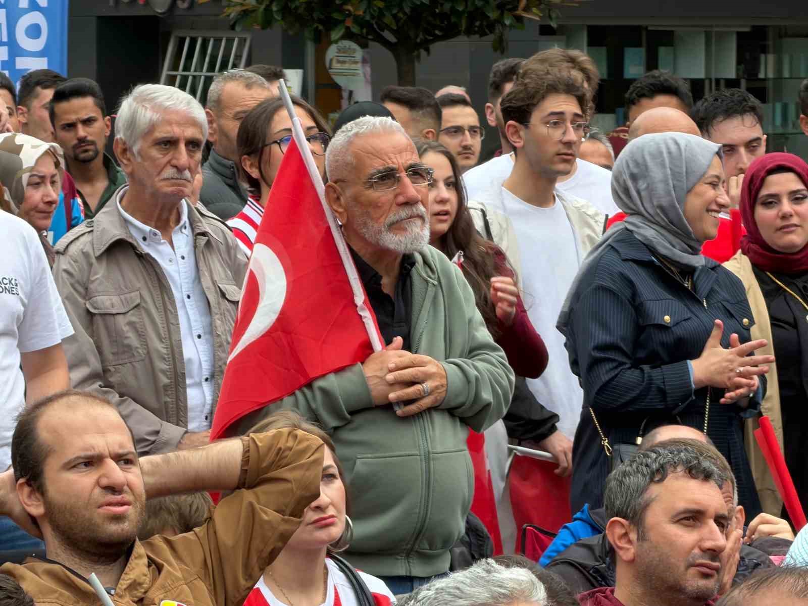 Trabzon’da milli maç heyecanı yerine hüzne bıraktı 9 trabzonda milli mac heyecani yerine huzne birakti 5 nVtiWOFf