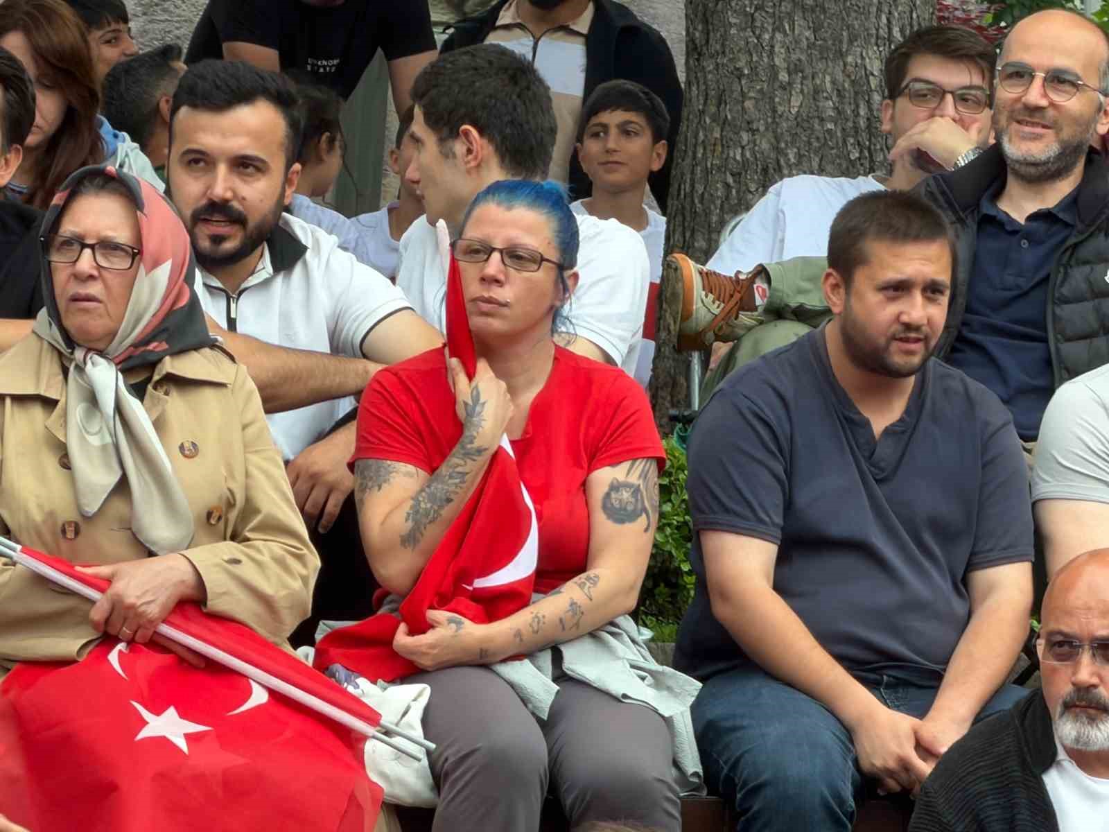 Trabzon’da milli maç heyecanı yerine hüzne bıraktı 10 trabzonda milli mac heyecani yerine huzne birakti 6