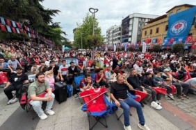 Eskişehirliler 24 yıl sonra millilerin Dünya Kupası coşkusunu sabahın erken saatlerinde yaşadı 1 thumbnail