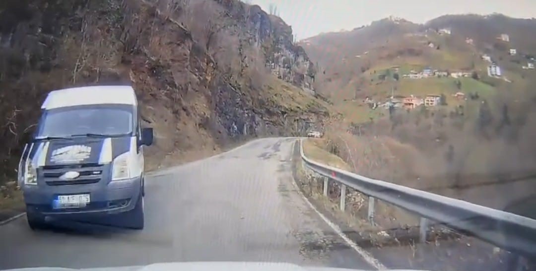 trabzonda ogrenci servisi kazasi kamerada 1 HMRffrC2