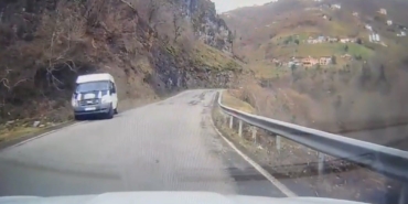 trabzonda-ogrenci-servisi-kazasi-kamerada-6nIQTQUJ.jpg