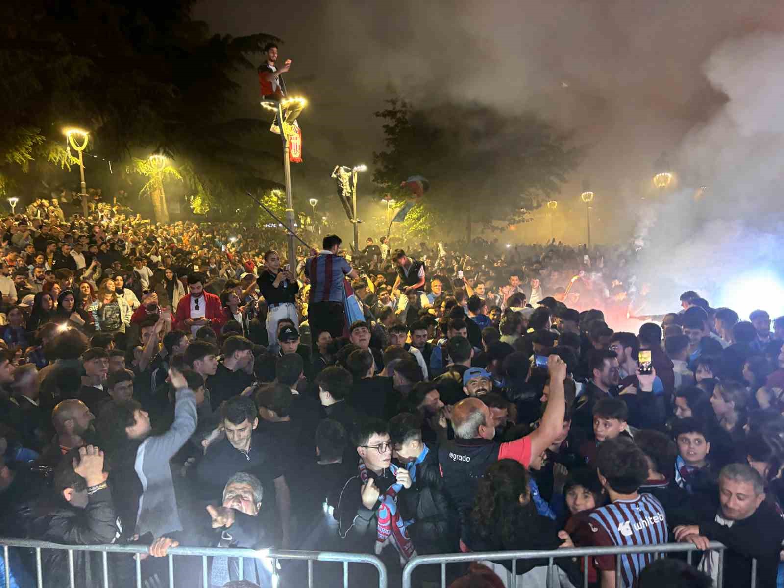trabzonda turkiye kupasi coskusu 8 YXUl6JhM