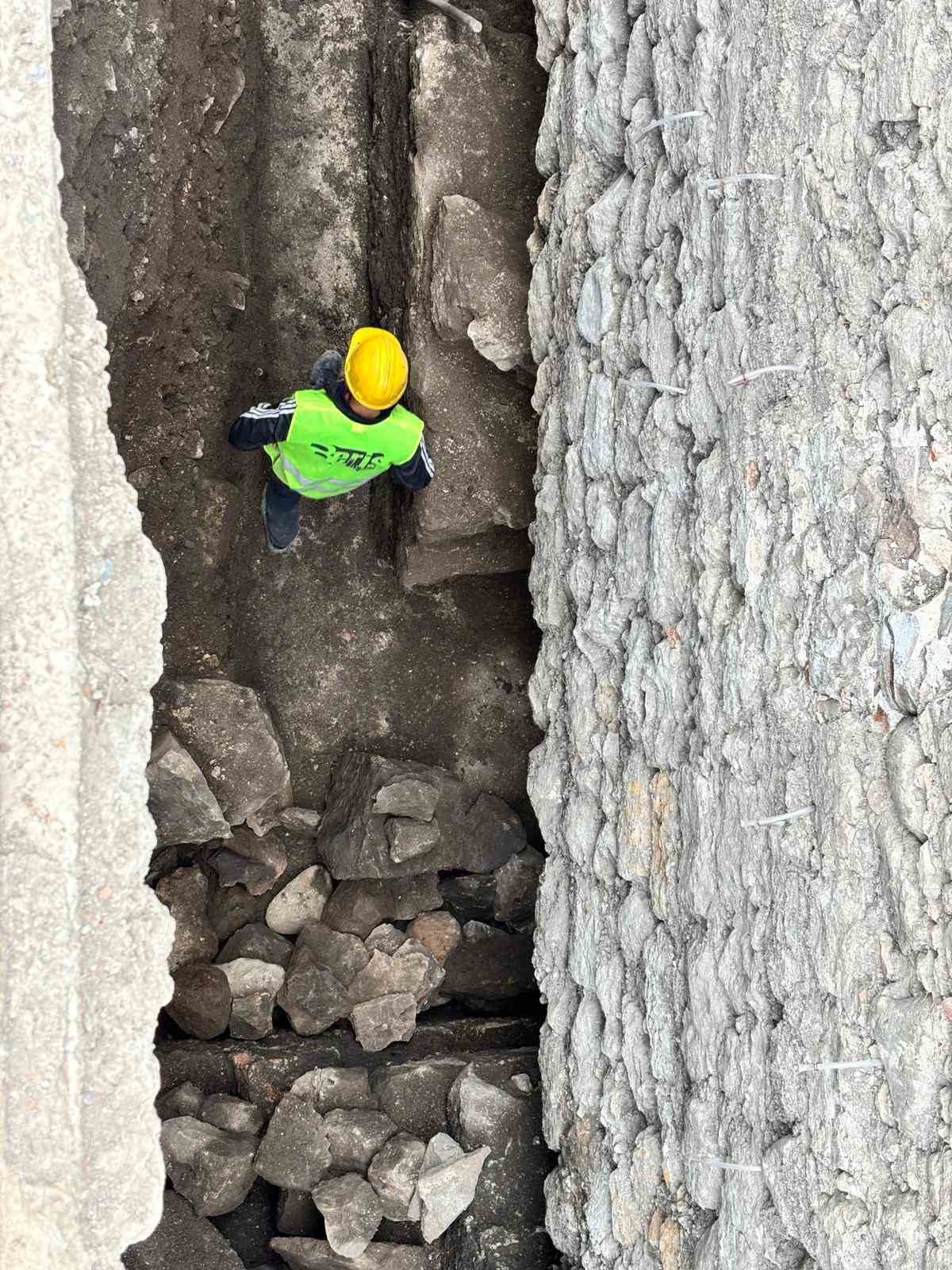 trabzonda zeminin 8 metre altindan dere limani cikti 28 cXYlCR91