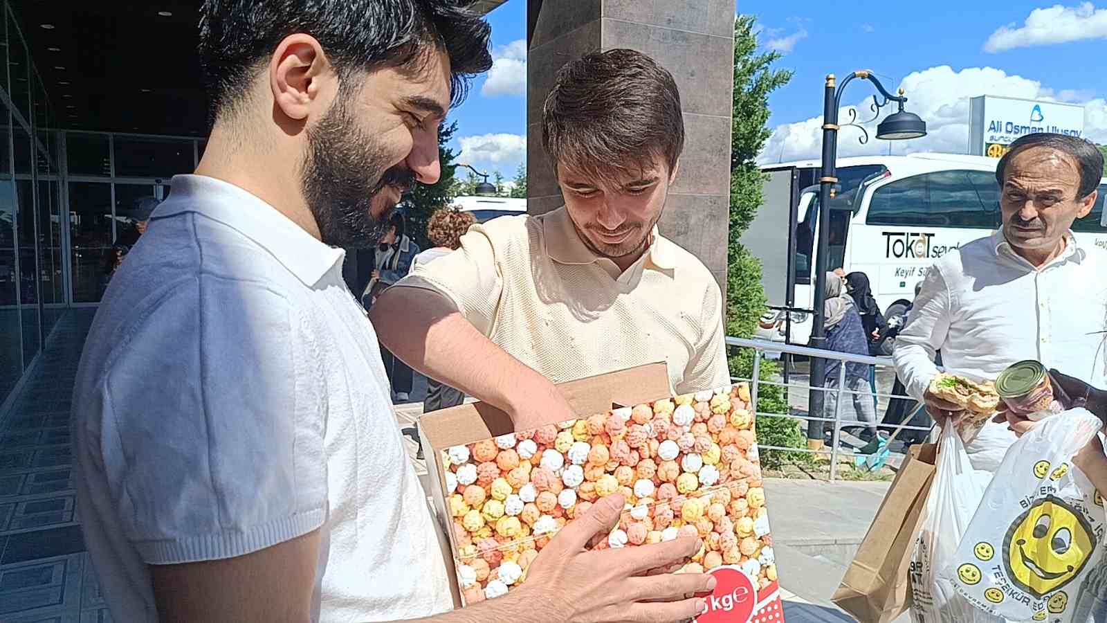 Trabzon’dan Ankara’ya uzanan yolculukra 3 gün bagajda mahsur kalan yavru kedi kurtarıldı 6 trabzondan ankaraya uzanan yolculukra 3 gun bagajda mahsur kalan yavru kedi kurtarildi 2 qK9kI7jD