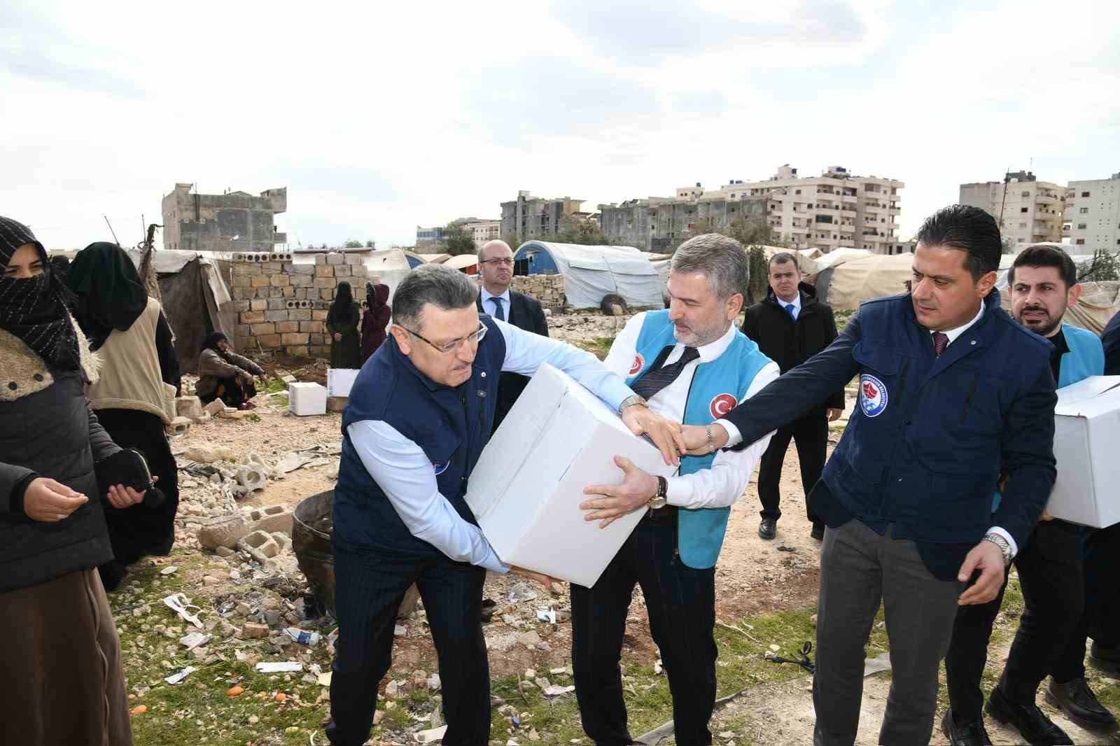 trabzondan suriyedeki cadir kente kardes eli 1 MtYDYRbl