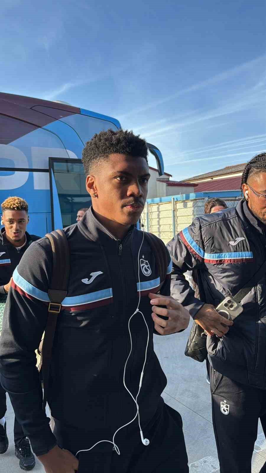 trabzonspor antalyaya gitti 3
